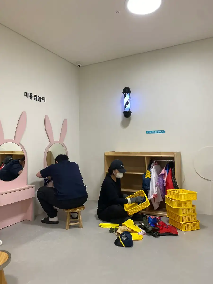 사업장 정기 청소 현장 사진
